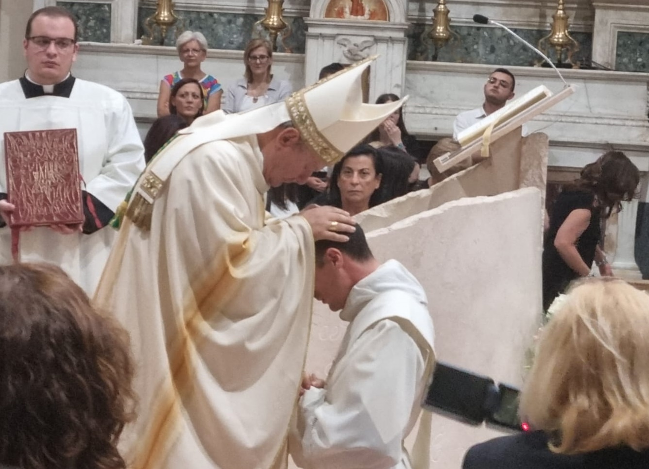 Don Ciro Maione è sacerdote. L'omelia del vescovo Di Donna – Diocesi di  Acerra